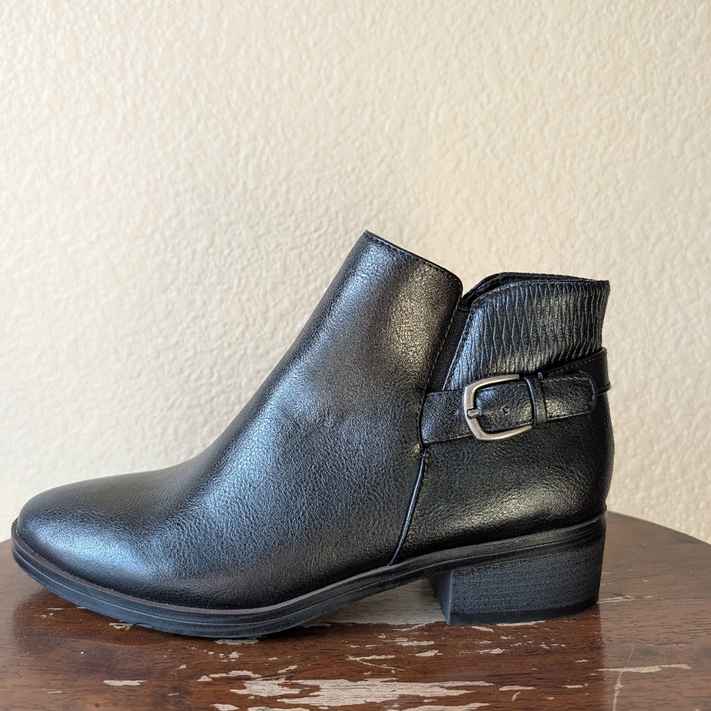 Baretraps Marconi Women's Size 6.5 Black Faux Leather Ankle Booties Zip-Up NWOT
